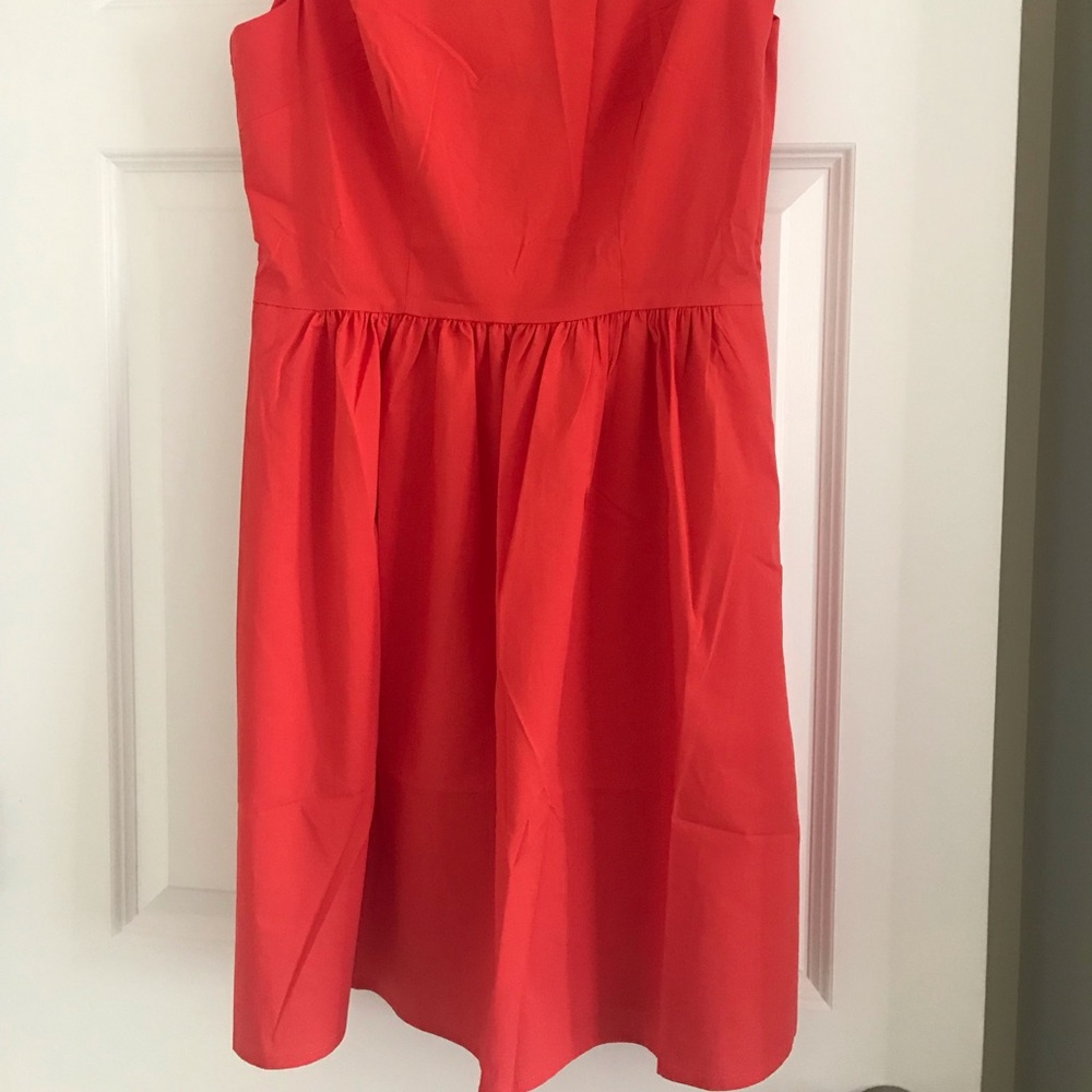 Coral boutique dress with adorable back!